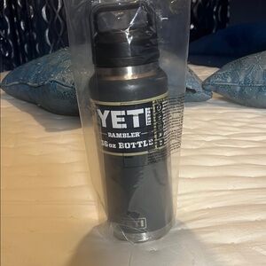 YETI Rambler 36 oz Matte Black Bottle